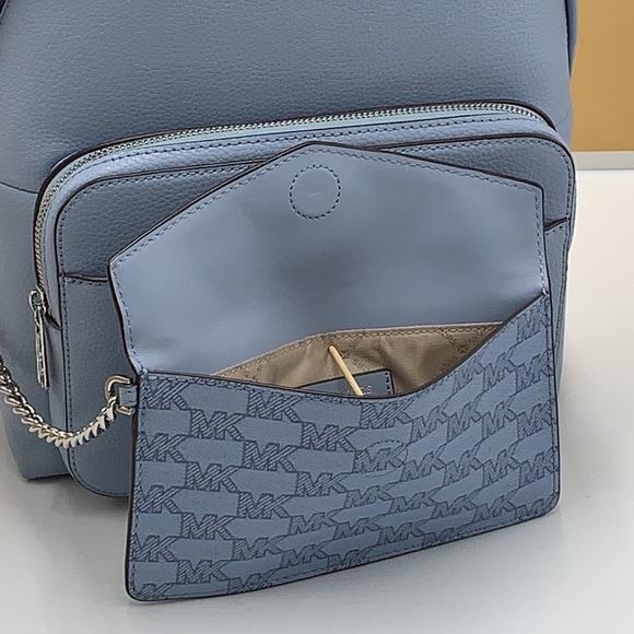 MICHAEL KORS DENIM COLOR
Maisie Medium Pebbled Leather 2-in-1 Backpack - Picture 11 of 16